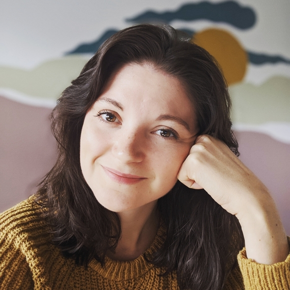 Meet your Posher, Hilary - Picture 1 of 1